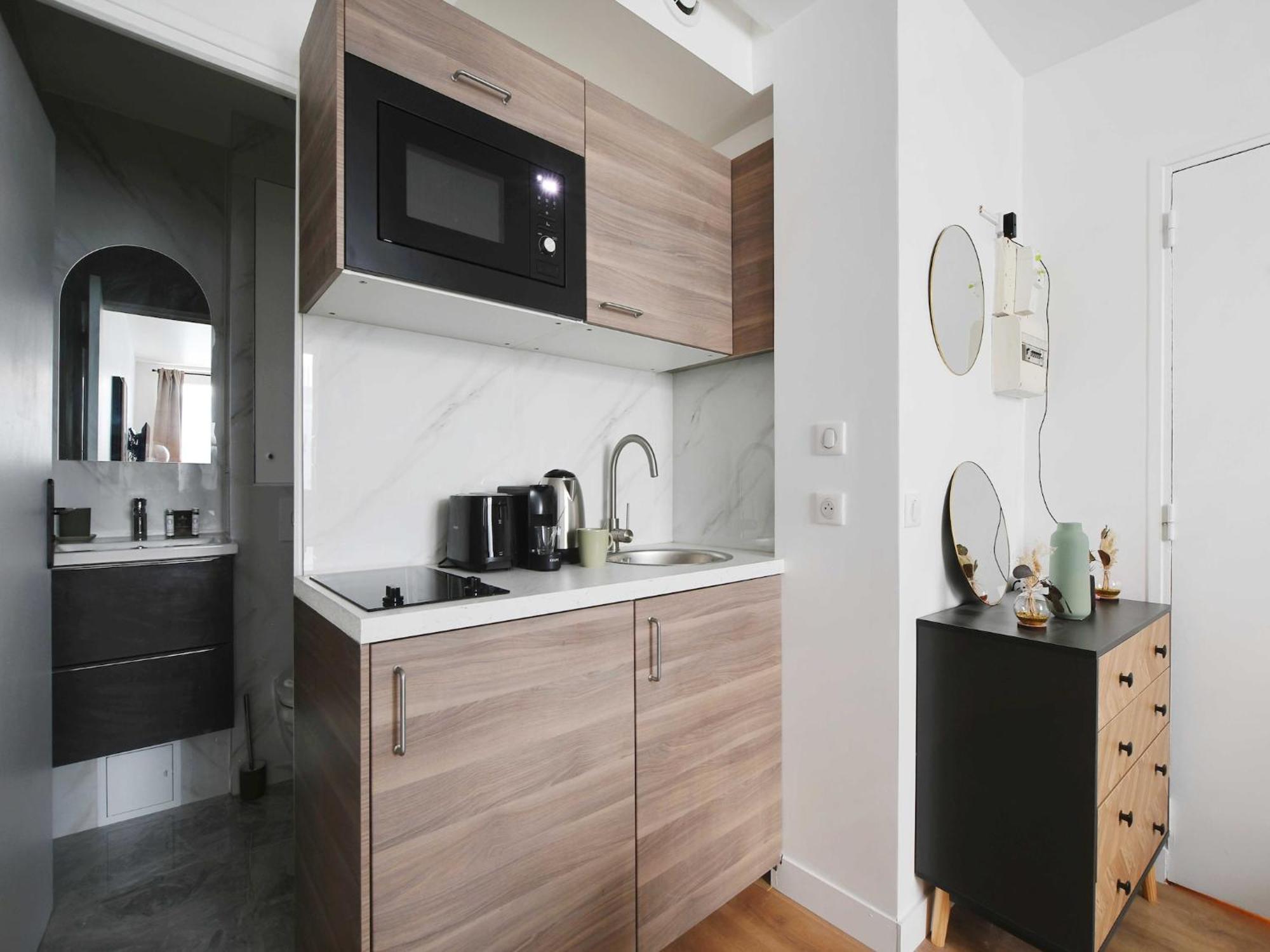 Peaceful -2p- Square Des Batignolles * Paris